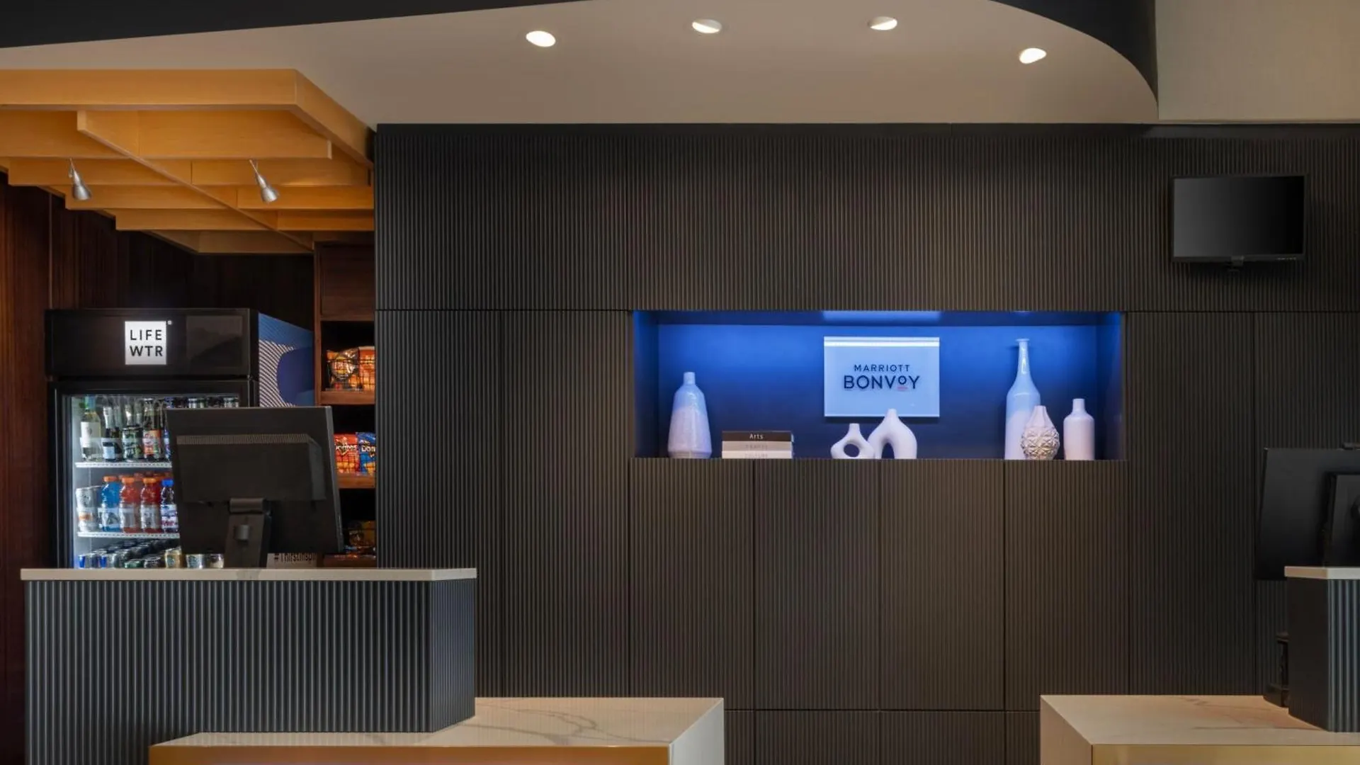 Courtyard By Marriott New York Manhattan / Soho