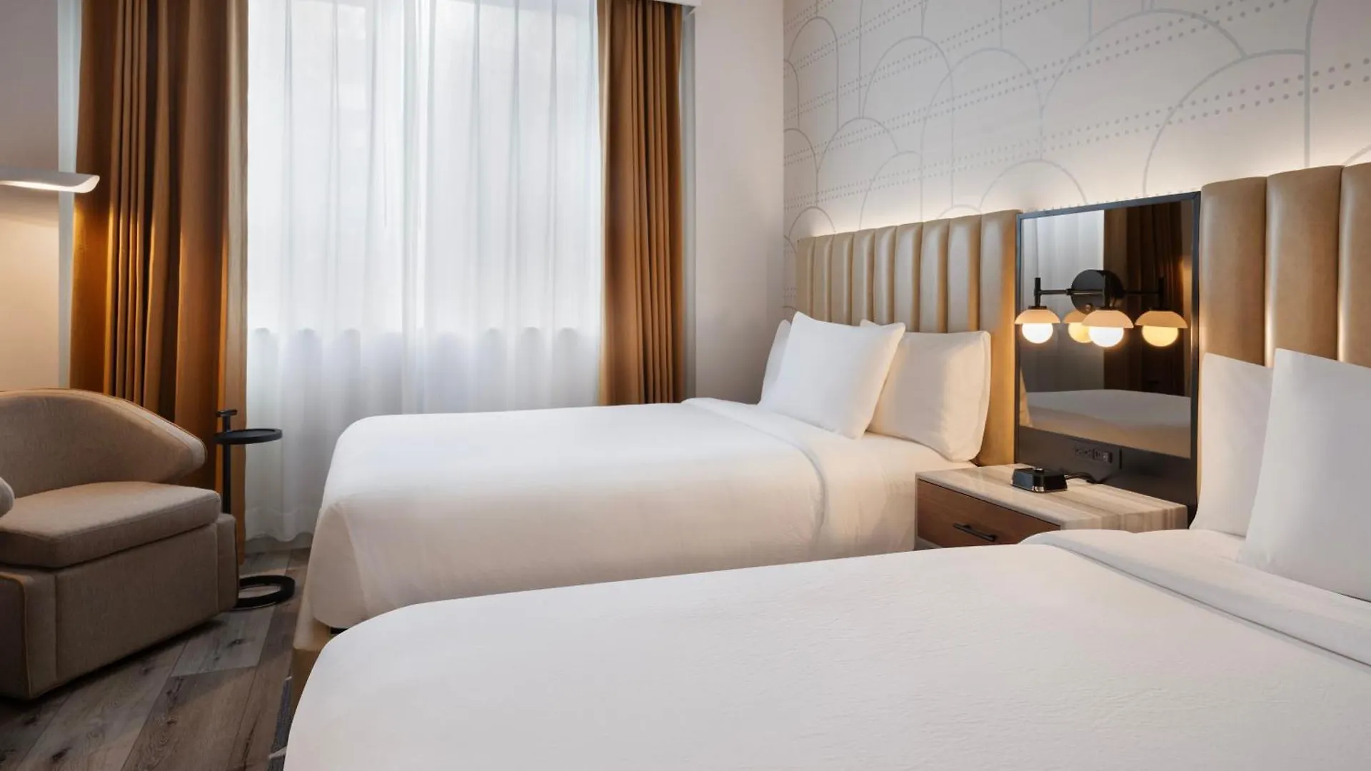 Courtyard By Marriott New York Manhattan / Soho