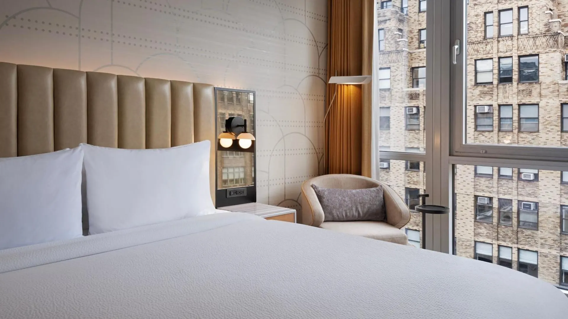 Courtyard By Marriott New York Manhattan / Soho